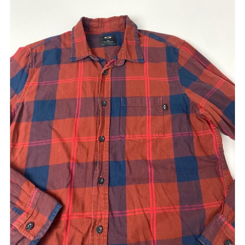 Oakley Regular Fit Button Up Long Sleeve Plaid Shirt Mens Size Small Red Casual